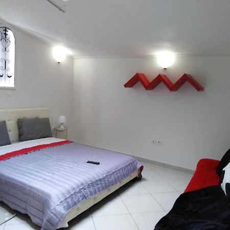 Cozy Minimal Apartment Piraeus Bagian luar foto