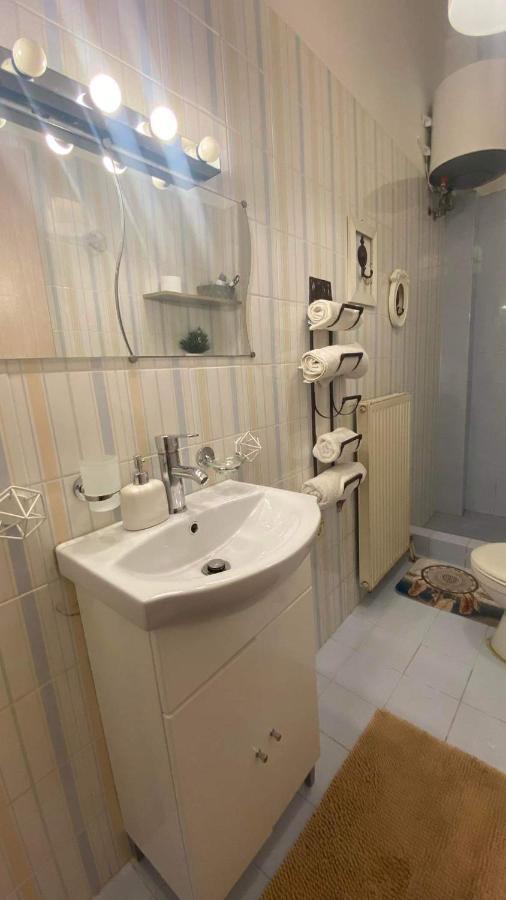 Cozy Minimal Apartment Piraeus Bagian luar foto