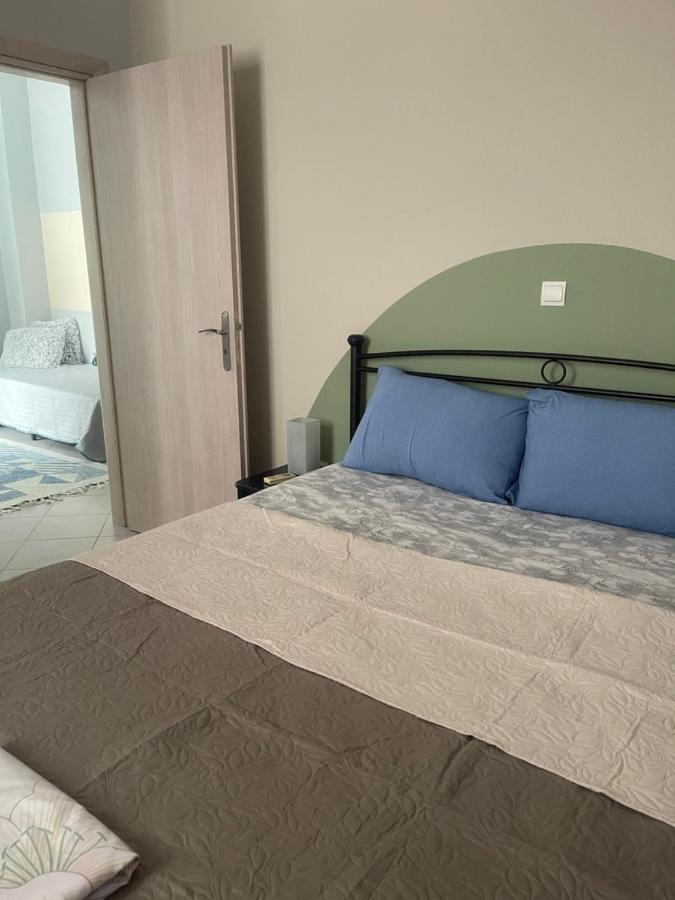 Cozy Minimal Apartment Piraeus Bagian luar foto