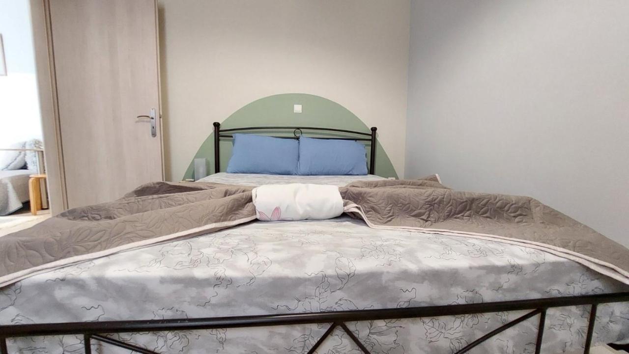Cozy Minimal Apartment Piraeus Bagian luar foto