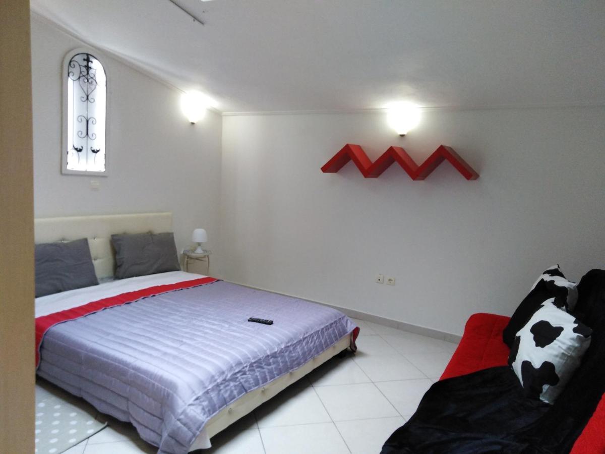 Cozy Minimal Apartment Piraeus Bagian luar foto