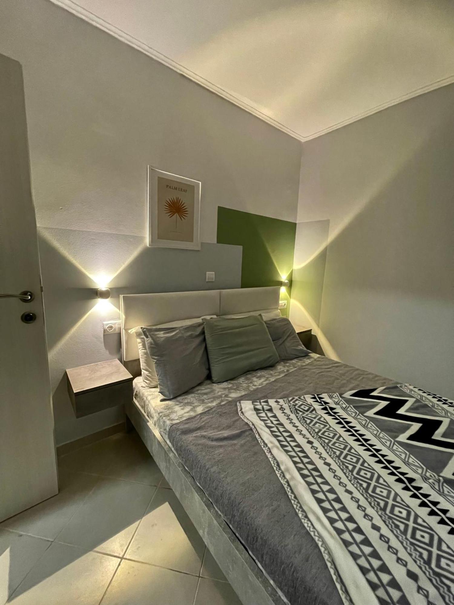 Cozy Minimal Apartment Piraeus Bagian luar foto